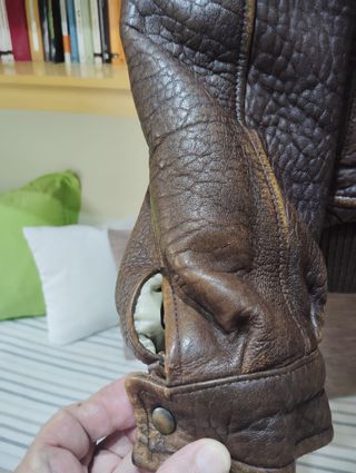 Chaqueta de cuero marrón estilo aviador