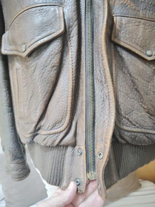 Chaqueta de cuero marrón estilo aviador