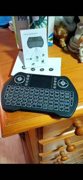 Mini Teclado Inalámbrico con Touchpad