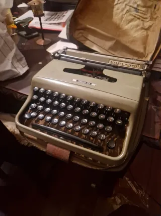 Máquina de escribir Pluma 22
