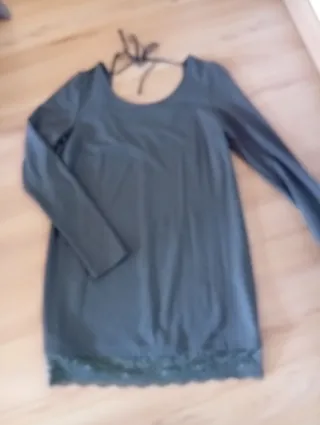 Vestido gris con encaje