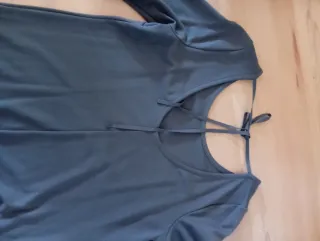 Vestido gris con encaje