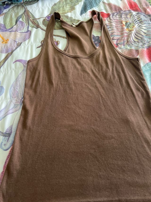 Camiseta sin mangas marrón