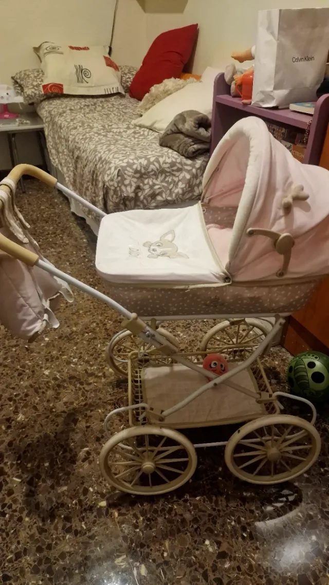 Carrito de bebé para muñecas
