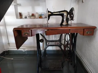 Máquina de coser antigua Wertheim