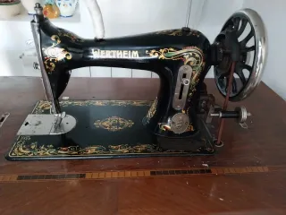 Máquina de coser antigua Wertheim