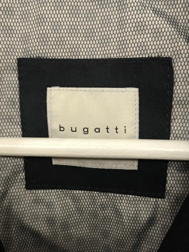 Cazadora hombre Bugatti Azul muy oscuro.