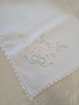 Tovaglia vintage ricamata a mano