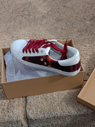 Zapatillas blancas y rojas talla 37