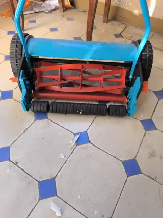 Cortacésped manual azul