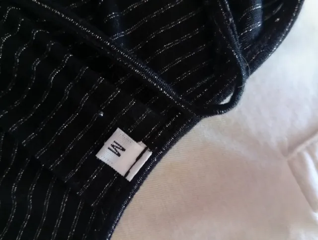 Vestido negro con detalles plateados