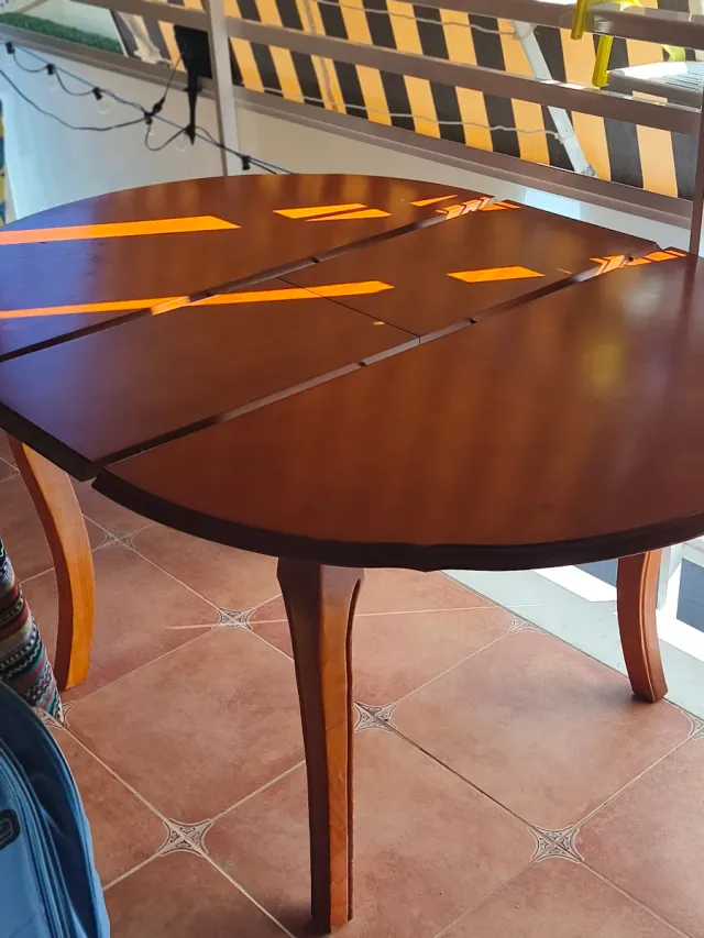 Mesa de jantar extensível de madeira