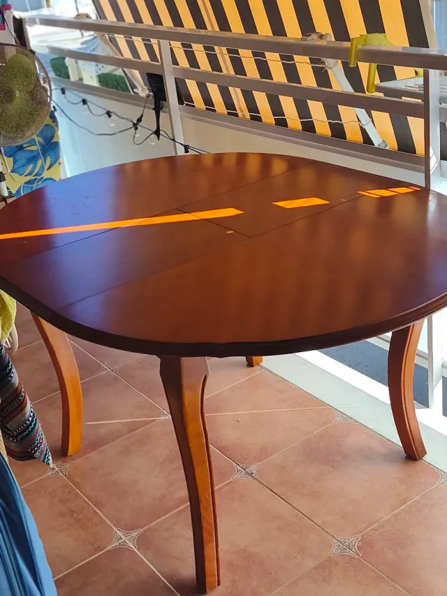 Mesa de jantar extensível de madeira