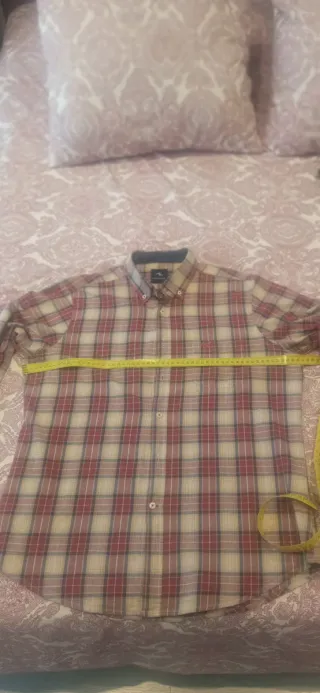 Camisa de cuadros beige y roja