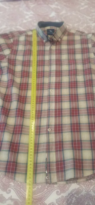 Camisa de cuadros beige y roja