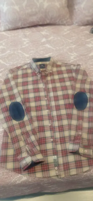 Camisa de cuadros beige y roja