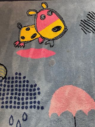 Alfombra infantil azul con dibujos