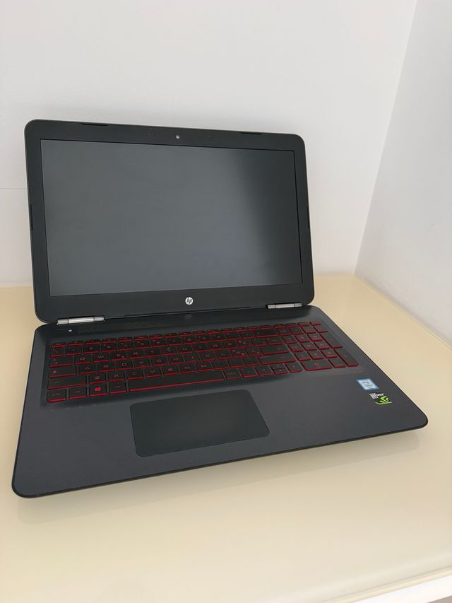 HP Omen Laptop - Nero e Rosso