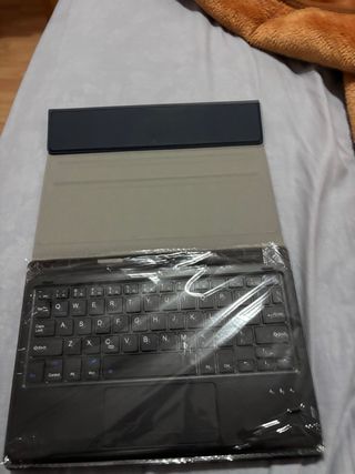 Funda con teclado para tabletas