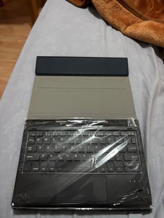 Funda con teclado para tabletas