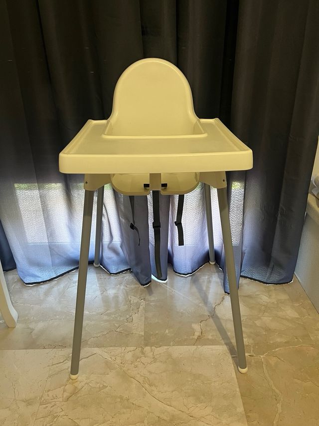 Trona bebé blanca patas grises