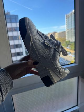 Zapatillas Puma Blancas y Negras