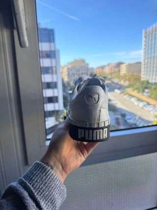 Zapatillas Puma Blancas y Negras