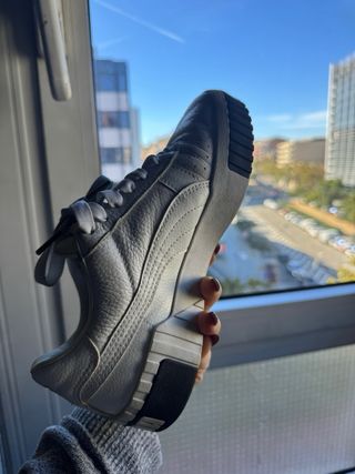 Zapatillas Puma Blancas y Negras