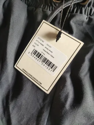 Ropa con etiqueta de niño XL ( 13-15) (16-18)