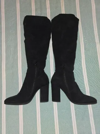 Stivali neri alti con tacco