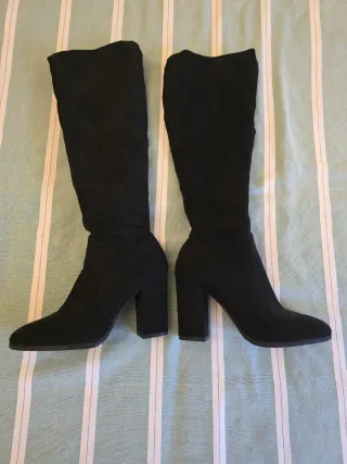 Stivali neri alti con tacco