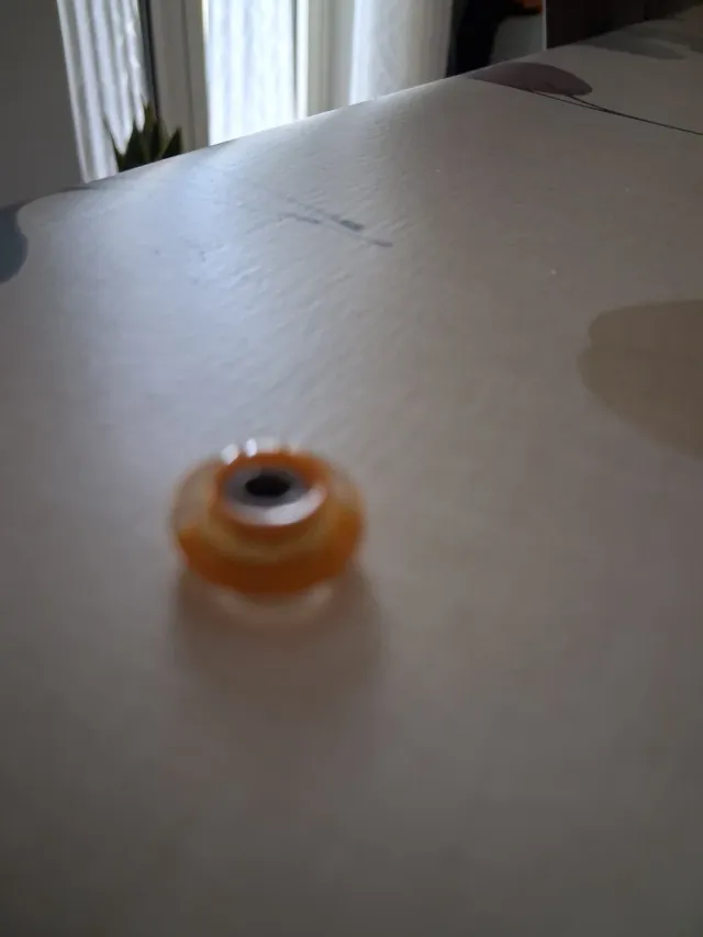 Charm Trollbeads giallo con foglia oro