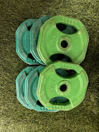 Barra de gimnasio con discos. body pump