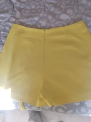 Falda pantalón amarilla con cordones