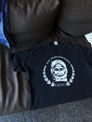 Camiseta DEVO New Traditionalists