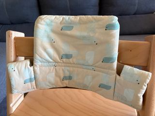 Silla Stokke Tripp Trapp madera con accesorios