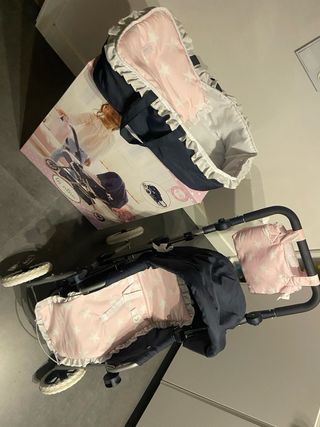 Cochecito de bebé rosa con estrellas