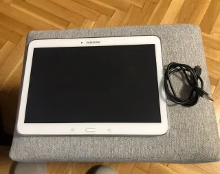 Samsung Galaxy Tab4 125GB + Cable