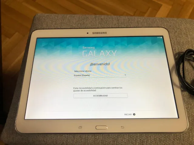 Samsung Galaxy Tab4 125GB + Cable