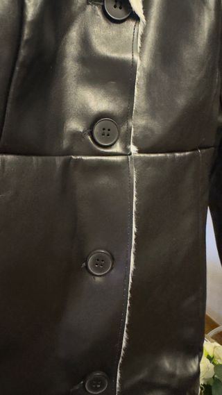 Abrigo Piel Negro con Borreguito Blanco