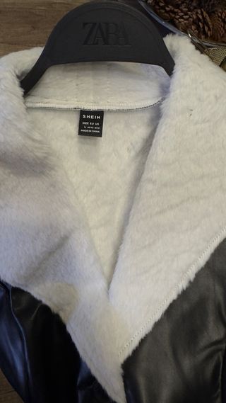 Abrigo Piel Negro con Borreguito Blanco