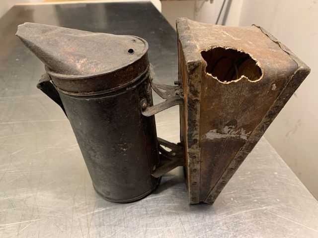 Antico fumatore per api