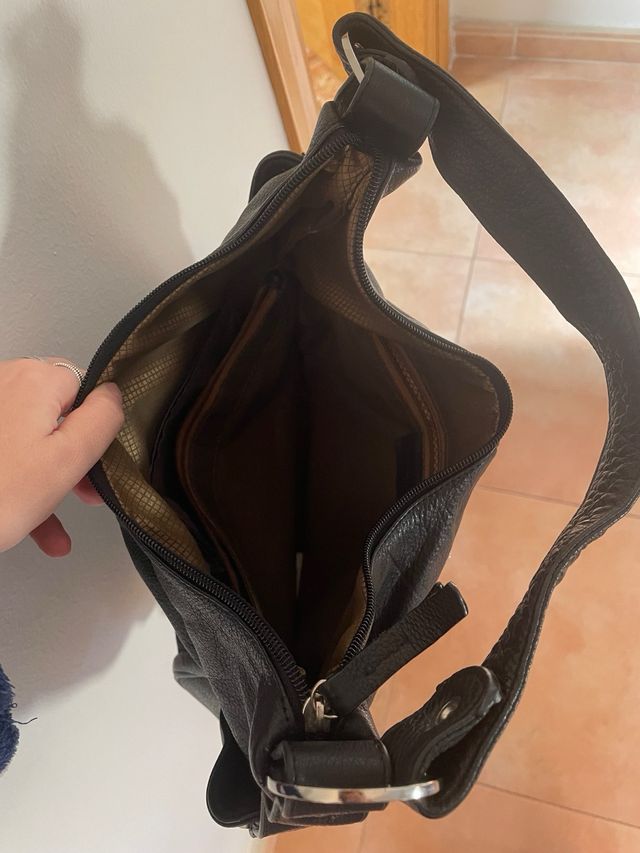 Bolso de piel negro