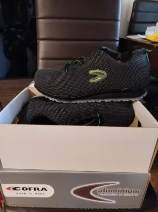 Zapatos seguridad Cofra Talla 42, nuevos