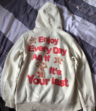 Sudadera Bershka beige con estampado