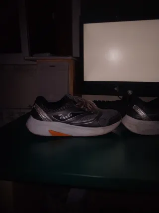 Zapatillas Adidas Negras y Blancas