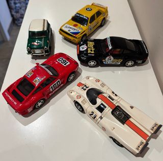 Lote Scalextric: Maletín + 9 Coches (+2 regalo)