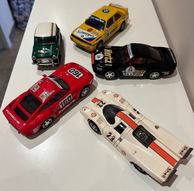 Lote Scalextric: Maletín + 9 Coches (+2 regalo)