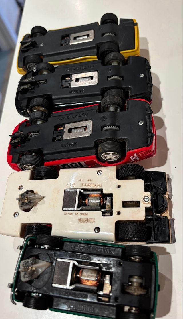 Lote Scalextric: Maletín + 9 Coches (+2 regalo)