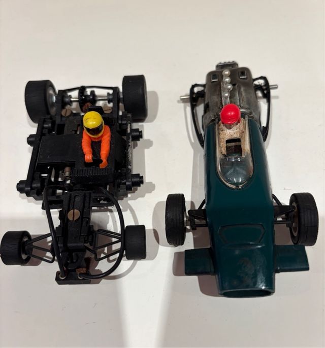 Lote Scalextric: Maletín + 9 Coches (+2 regalo)